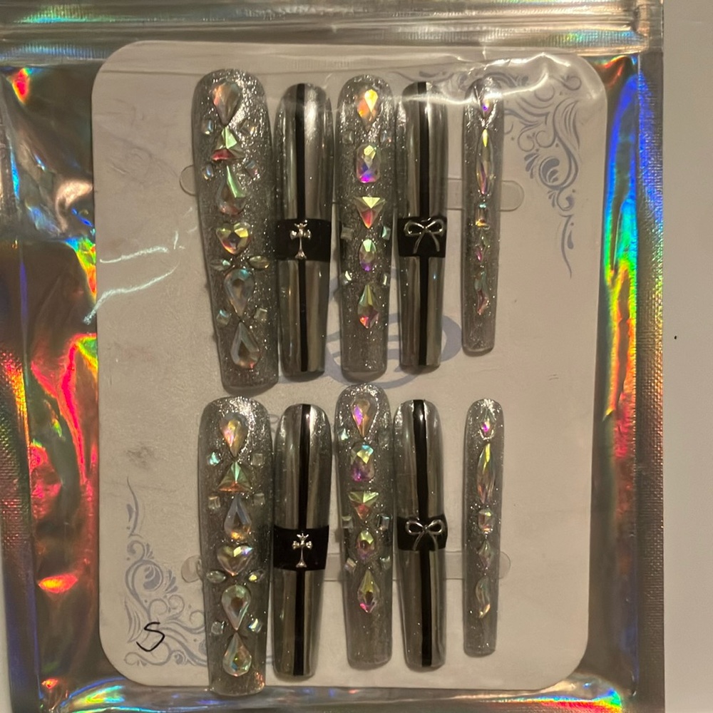 Elegant Silver Press-On Nails with Rhinestone Accents